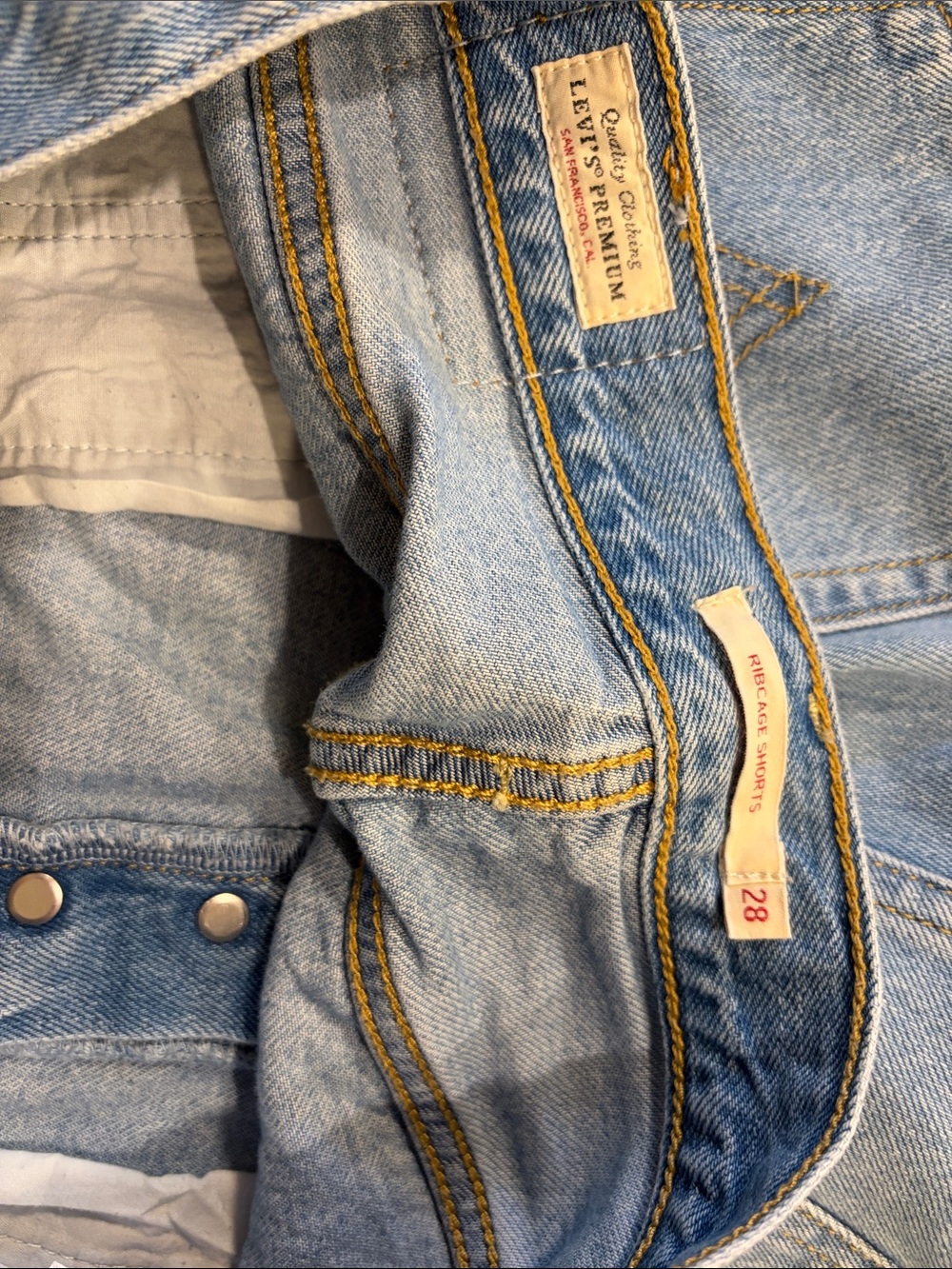 Levi’s Ribcage Light Wash Button Fly Denim Shorts - Picture 9 of 10